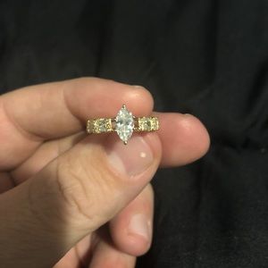 Beautiful 14k gold engagement ring & wedding band